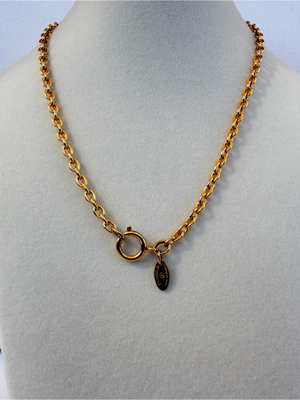 CHANEL CC SUNBURST Cut out Medallion Gold Plated Necklace Vintage Style Pendant - Picture 10 of 11